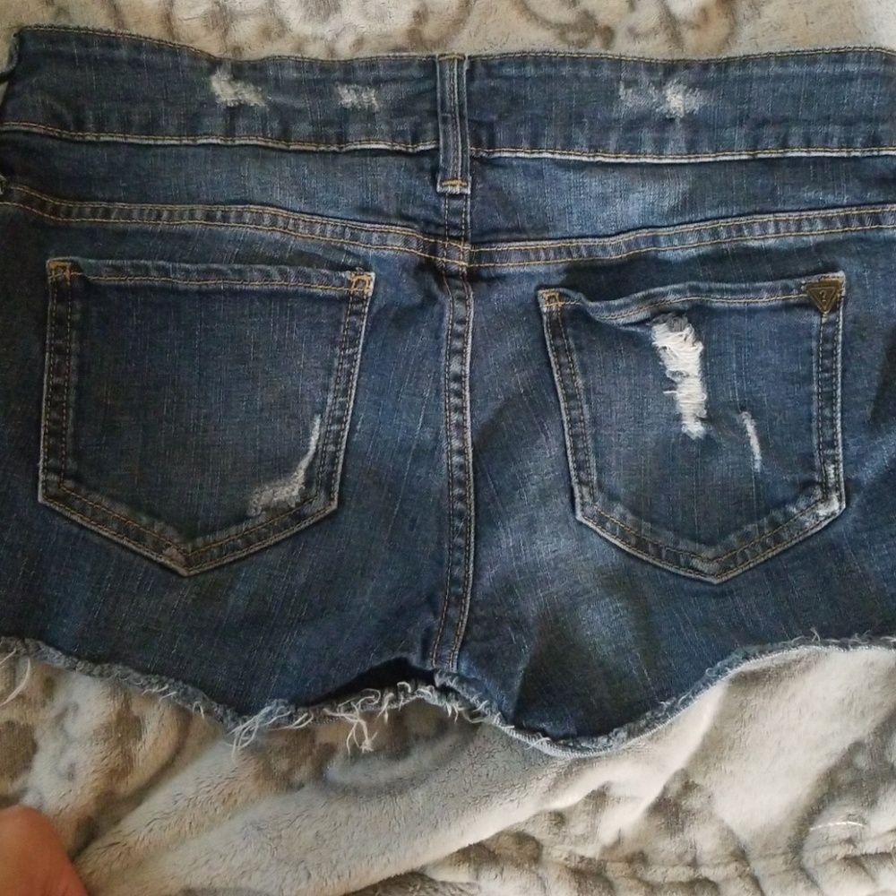 GUESS Shorts - Picture 2 of 2